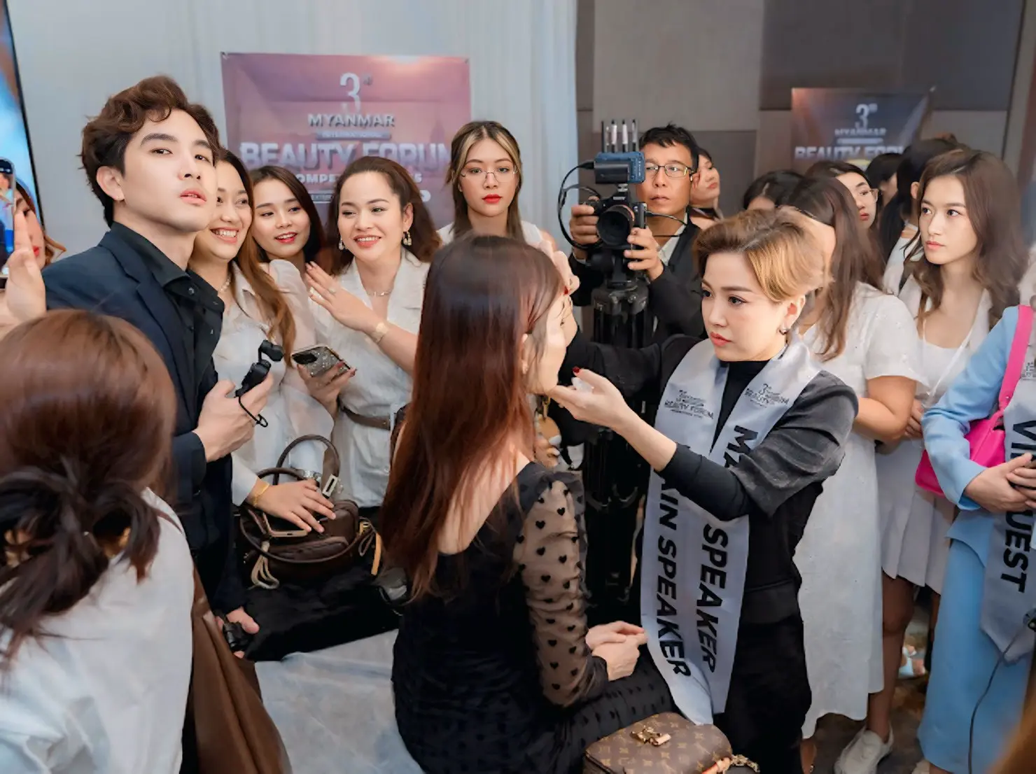 LINE_ALBUM_📸รูปสไลด์บรรยากาศ section 2_260319_14